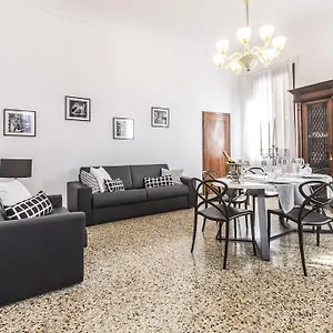 Apartment Rialto Design Boutique R&r, Venice