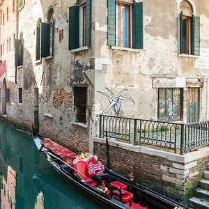 Apartment In The House, Venice