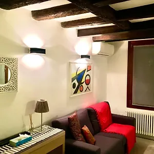 Apartment Mirrors, Venice